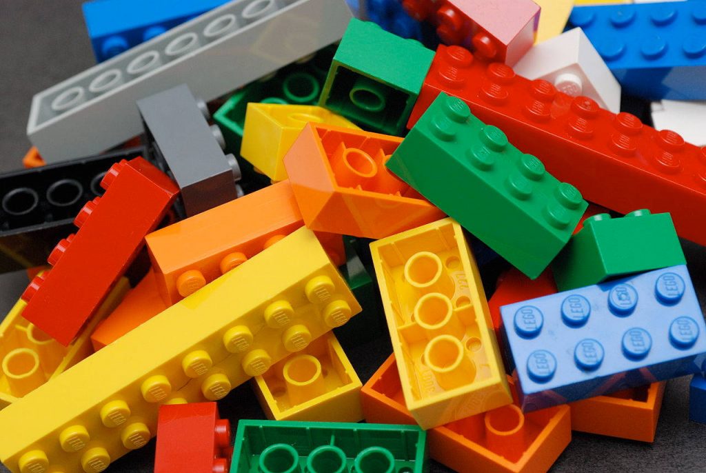 piezas lego moldeadas por inyección